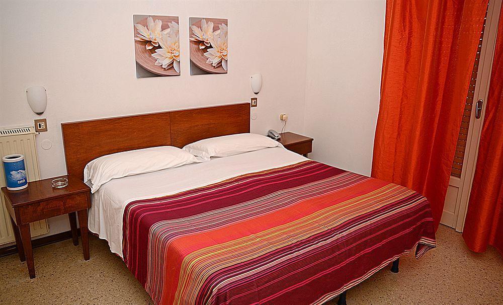 Hotel Kinda Castiglione della Pescaia Extérieur photo