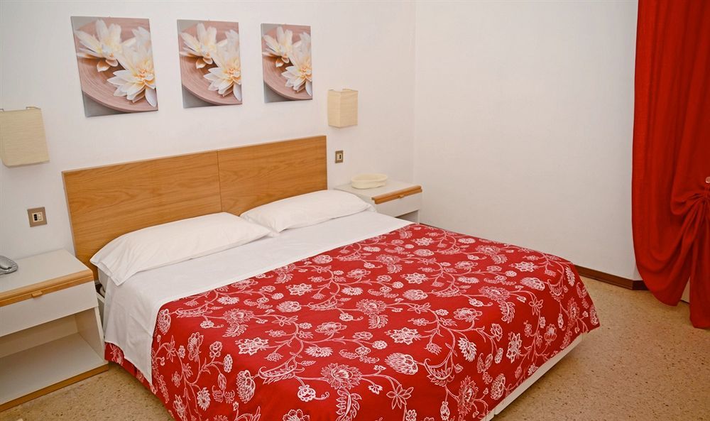Hotel Kinda Castiglione della Pescaia Extérieur photo