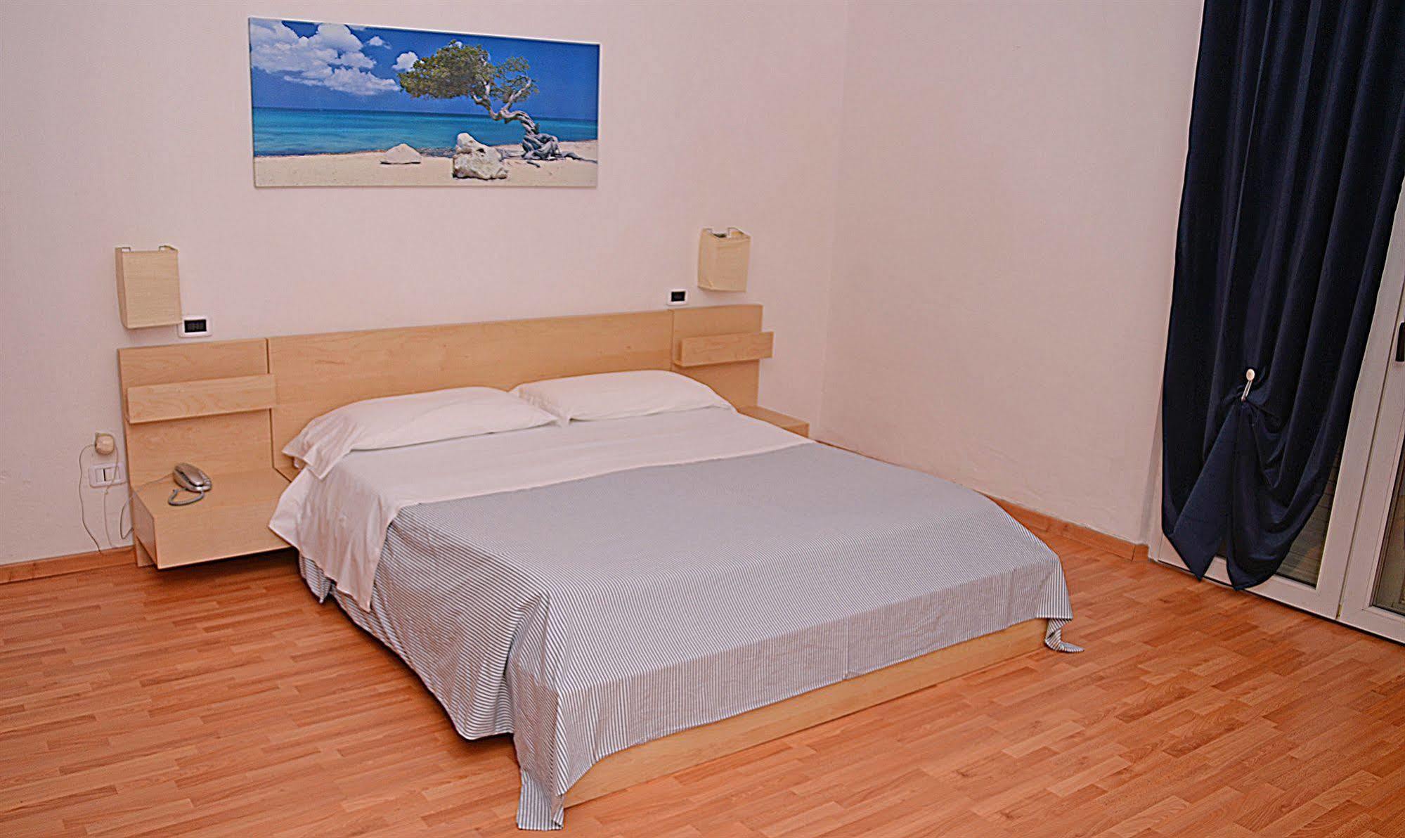 Hotel Kinda Castiglione della Pescaia Extérieur photo